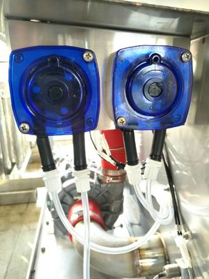 Porcellana L'erogatore/ECOLCO del detersivo di lavastoviglie degli hotel 2.5KG ha dedicato le pompe doppie dell'erogatore detergente fornitore